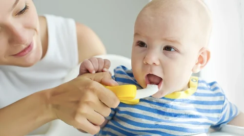 أفضل فرشاة أسنان للأطفال 2023 | من الرضع الى عمر 5 سنوات